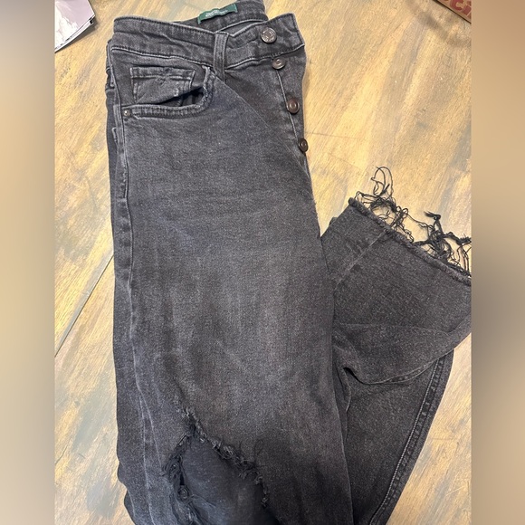 Wild Fable Ripped High Rise Jeans Size 8 - Picture 1 of 4